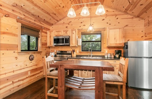 Llano Cabin | Starry Night | Romantic Hill Country Cabin, Hot Tub, Full Kitchen, Pet Friendly w/fee
