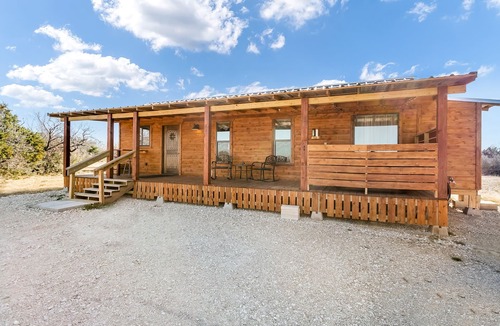 Llano Cabin | Starry Night | Romantic Hill Country Cabin, Hot Tub, Full Kitchen, Pet Friendly w/fee