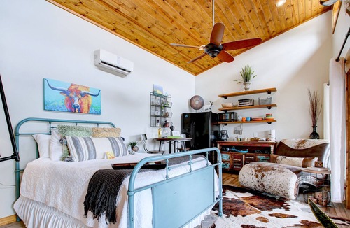 Hondo Cabin | Starry Skies & Seclusion | Tiny Home Getaway For 2