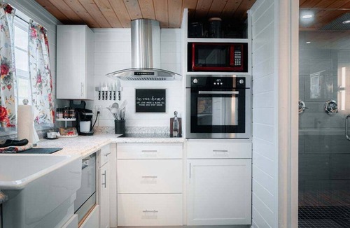 Hillsville House | Starry Snug - A Romantic & Relaxing Getaway