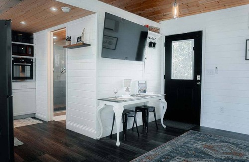 Hillsville House | Starry Snug - A Romantic & Relaxing Getaway