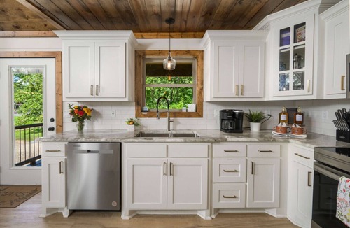 Broken Bow Cabin | Stars Hollow · New Listing! Heated Pool, Hot Tub & Game Room
