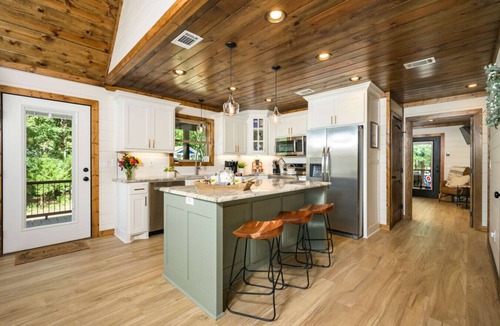 Broken Bow Cabin | Stars Hollow · New Listing! Heated Pool, Hot Tub & Game Room