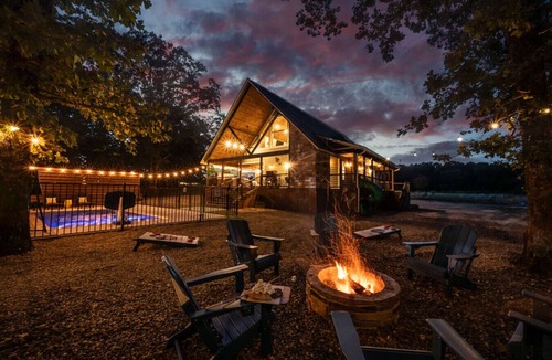 Broken Bow Cabin | Stars Hollow · New Listing! Heated Pool, Hot Tub & Game Room