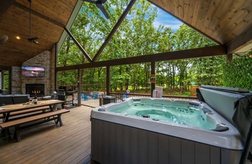 Broken Bow Cabin | Stars Hollow · New Listing! Heated Pool, Hot Tub & Game Room