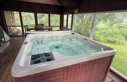 Otoe County House | Stars, Soaks & Firepit Fun