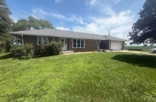 Otoe County House | Stars, Soaks & Firepit Fun