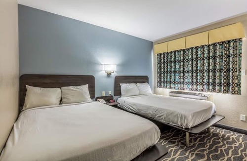 West Memphis Hotel | Start Your Day Right: Cozy Room with Free Breakfast Near Mud Island River Park