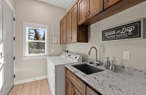 West Yellowstone House | Start Your Yellowstone Story Here! | 1 mi to YNP | Perfect for Families & Groups