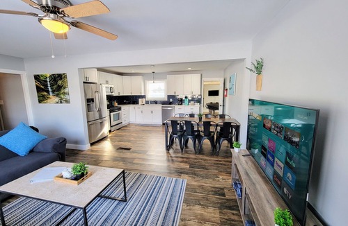 Ottawa House | Starved Rock Retreat! Hot tub, Game room, King Bed, Pet Friendly!