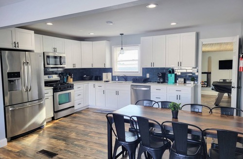 Ottawa House | Starved Rock Retreat! Hot tub, Game room, King Bed, Pet Friendly!