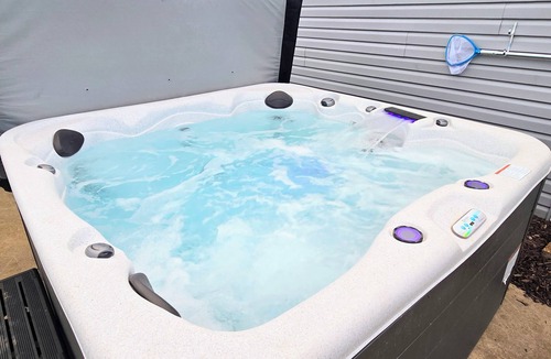 Ottawa House | Starved Rock Retreat! Hot tub, Game room, King Bed, Pet Friendly!