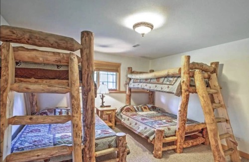 Oglesby House | Starved Rock Rustic Retreat