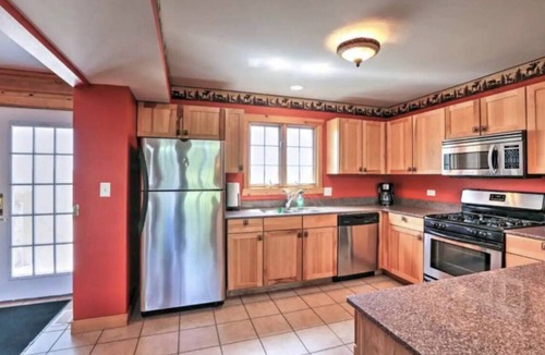 Oglesby House | Starved Rock Rustic Retreat