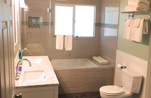 Cobb Cabin | Starview Lodge: Quiet Mountain Home Bordering State Forest