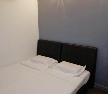 Taman Istana House | StarVilla Kinta River Front Medan Istana