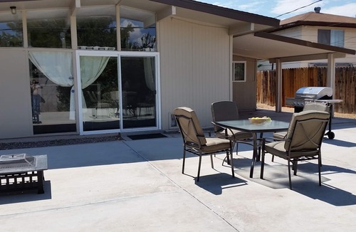 Las Vegas House | STATE/CITY LICENSED AND PERMITTED! 3 bed 2 bath Single Family Home Pet Friendly.