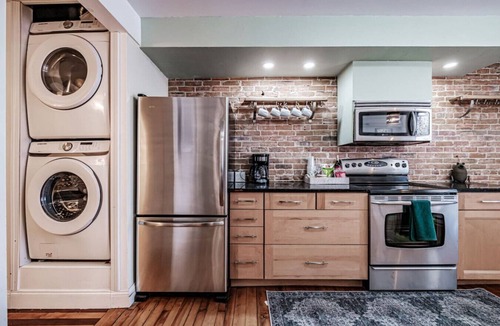 Parkside Apartment | State of Charm | Historic West End Haven