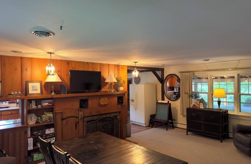 Bristol Hills House | State Park Vibe w/Waterfall: Hot Tub, Pickleball