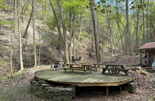 Bristol Hills House | State Park Vibe w/Waterfall: Hot Tub, Pickleball