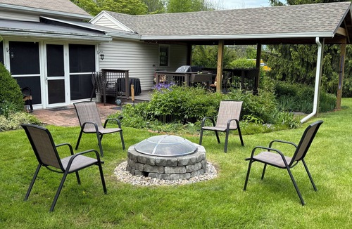Bristol Hills House | State Park Vibe w/Waterfall: Hot Tub, Pickleball