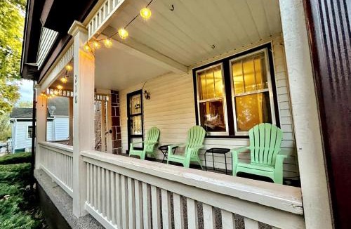 Ironton House | State ParksBungalowCoffeeBarPetFriendlyPorch