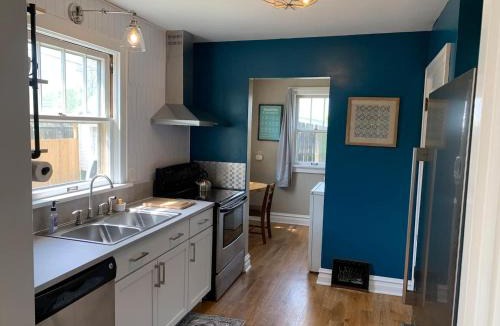 Ironton House | State ParksBungalowCoffeeBarPetFriendlyPorch