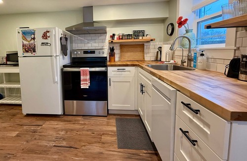 Pullman House | State Street Cottage, 1 BR Apt