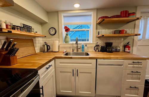 Pullman House | State Street Cottage, 1 BR Apt