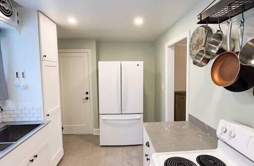 Pullman House | State Street Cottage, 2BR Apt