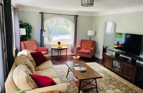 Pullman Apartment | State Street Cottage, Suite 2