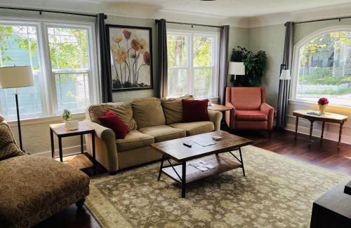 Pullman Apartment | State Street Cottage, Suite 2