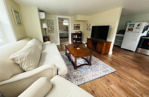 Pullman Apartment | State Street Cottage, Suite 1