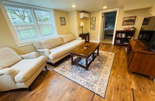 Pullman Apartment | State Street Cottage, Suite 1