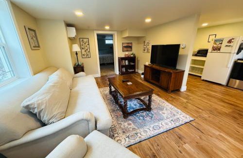 Pullman Apartment | State Street Cottage, Suite 1