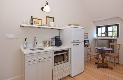 Harrisburg House | Stately and Historic Riverfront Mansion.Pet Friendly!