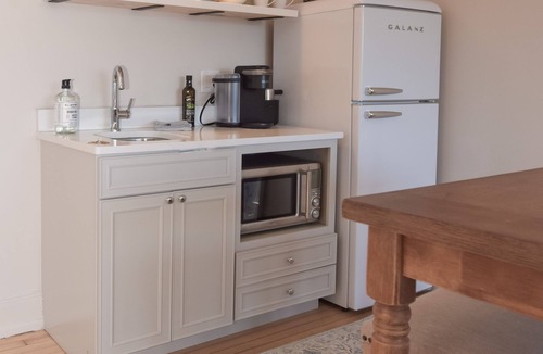 Harrisburg House | Stately and Historic Riverfront Mansion.Pet Friendly!