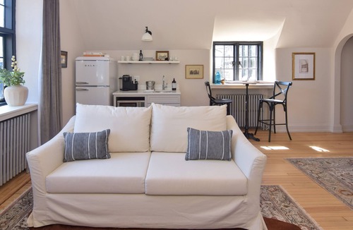 Harrisburg House | Stately and Historic Riverfront Mansion.Pet Friendly!