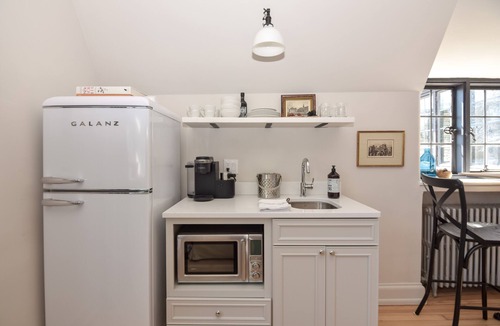 Harrisburg House | Stately and Historic Riverfront Mansion.Pet Friendly!