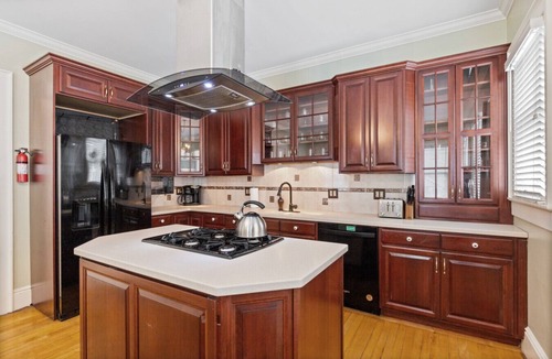 East Avenue House | Stately Park Ave. Century Home - Sleeps 6!