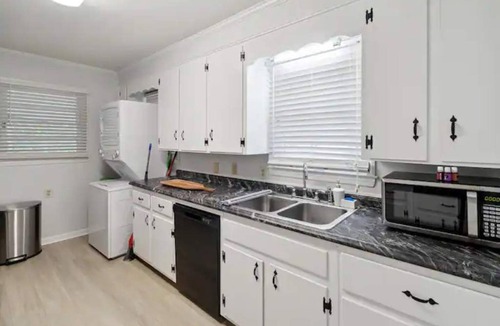 Statesboro House | Statesboro Gem: Across from Park