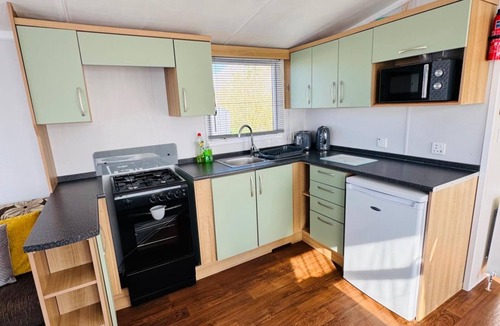 Mablethorpe Cabin | StaticHomeSleeps6-Lakeview-PetsOK-Balcony-Parking