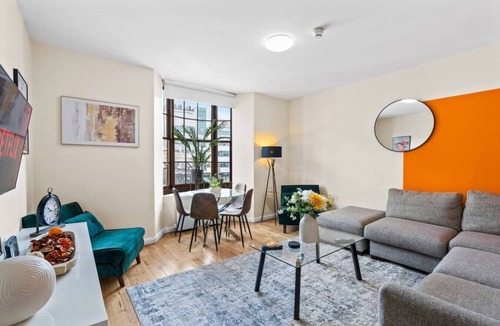 Montpelier Apartment | Station 10 Beds | Contractor | Central | Sleeps 12