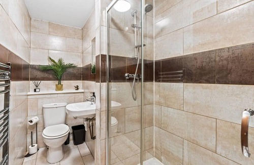 Montpelier Apartment | Station 10 Beds | Contractor | Central | Sleeps 12