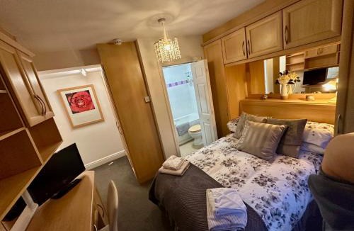 Solihull Bed & Breakfast | Station Approach Solihull Cabin Stays
