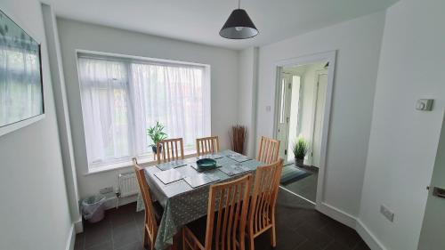 Rayleigh House | Station Heights