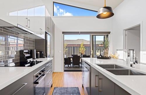 Mansfield House | Station House - Mansfield - Sleeps 8