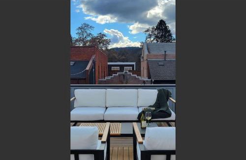 Jacksonville House | Station House Suite B