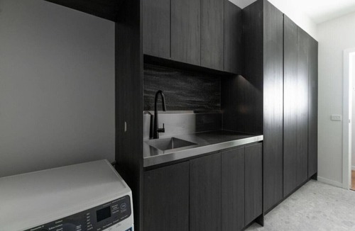 Warburton House | Station Penthouse with Private Spa