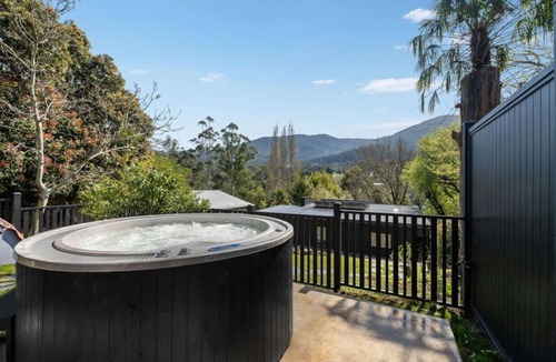 Warburton House | Station Penthouse with Private Spa